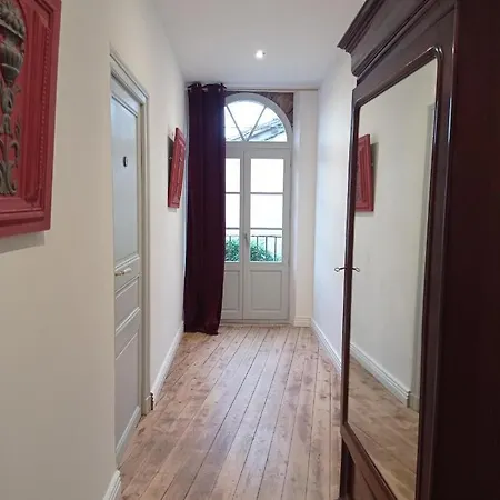 Les Coulisses Du Chateau