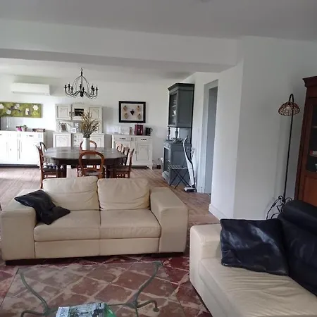 Les Coulisses Du Chateau Bed & Breakfast 3*