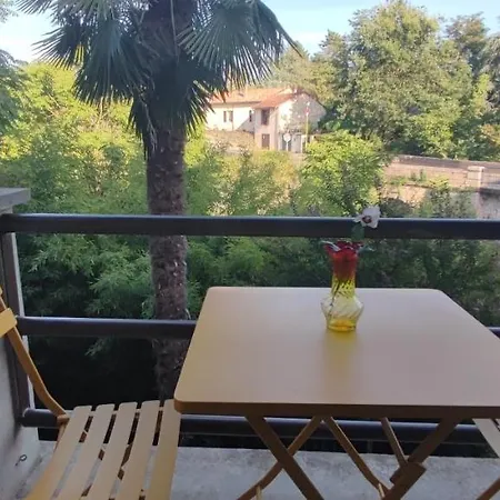 Les Coulisses Du Chateau Bed & Breakfast *