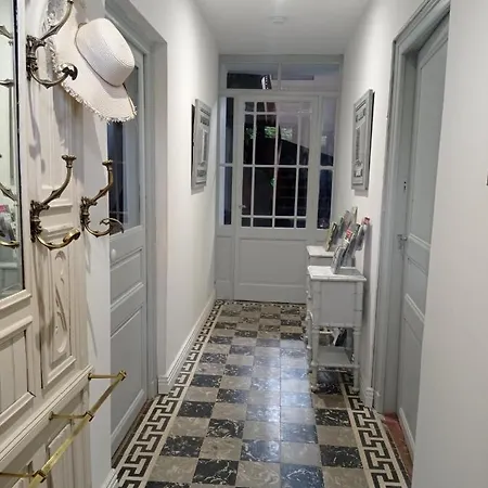 Les Coulisses Du Chateau Oda ve Kahvaltı